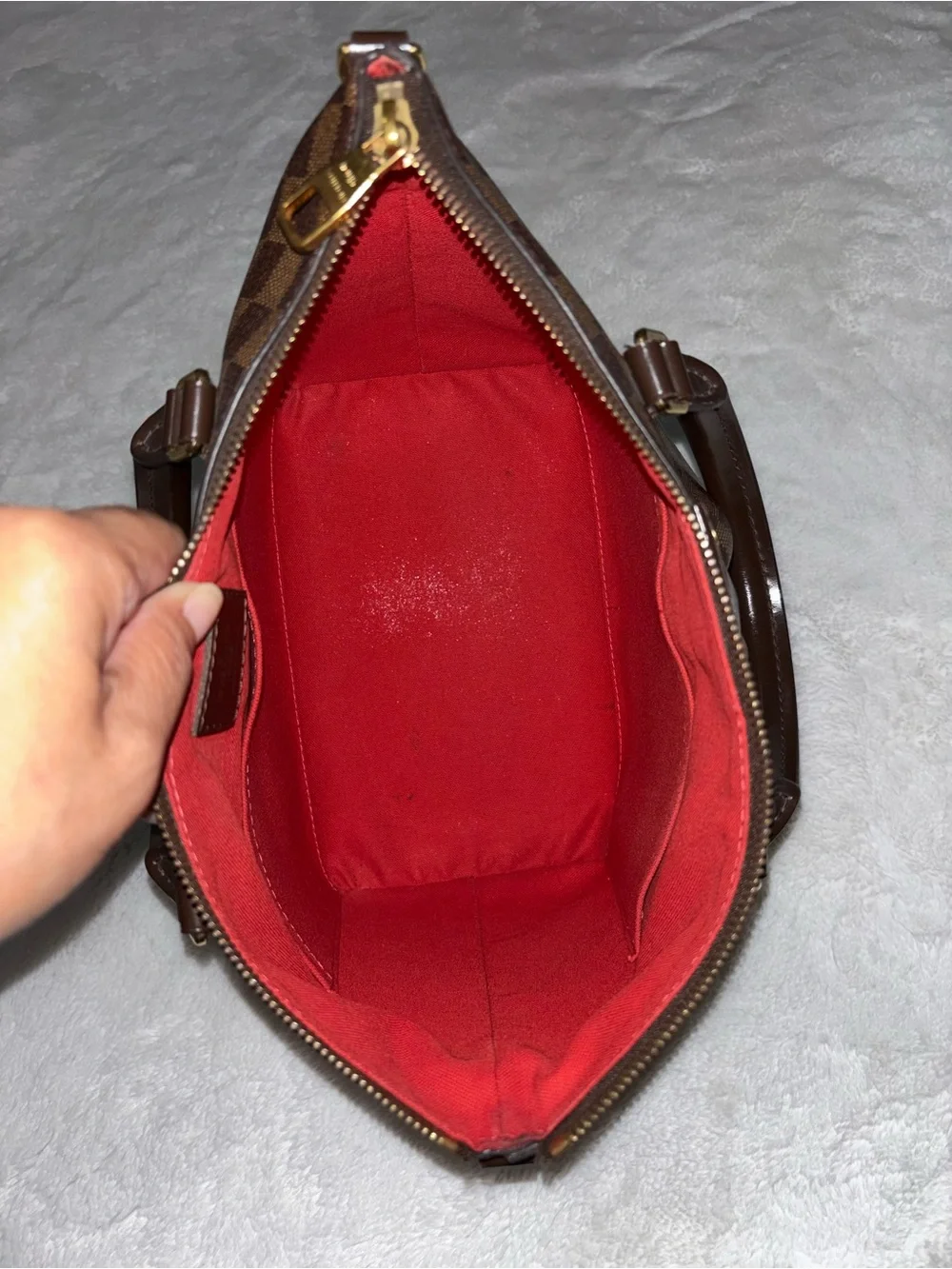 Louis Vuitton classic lv